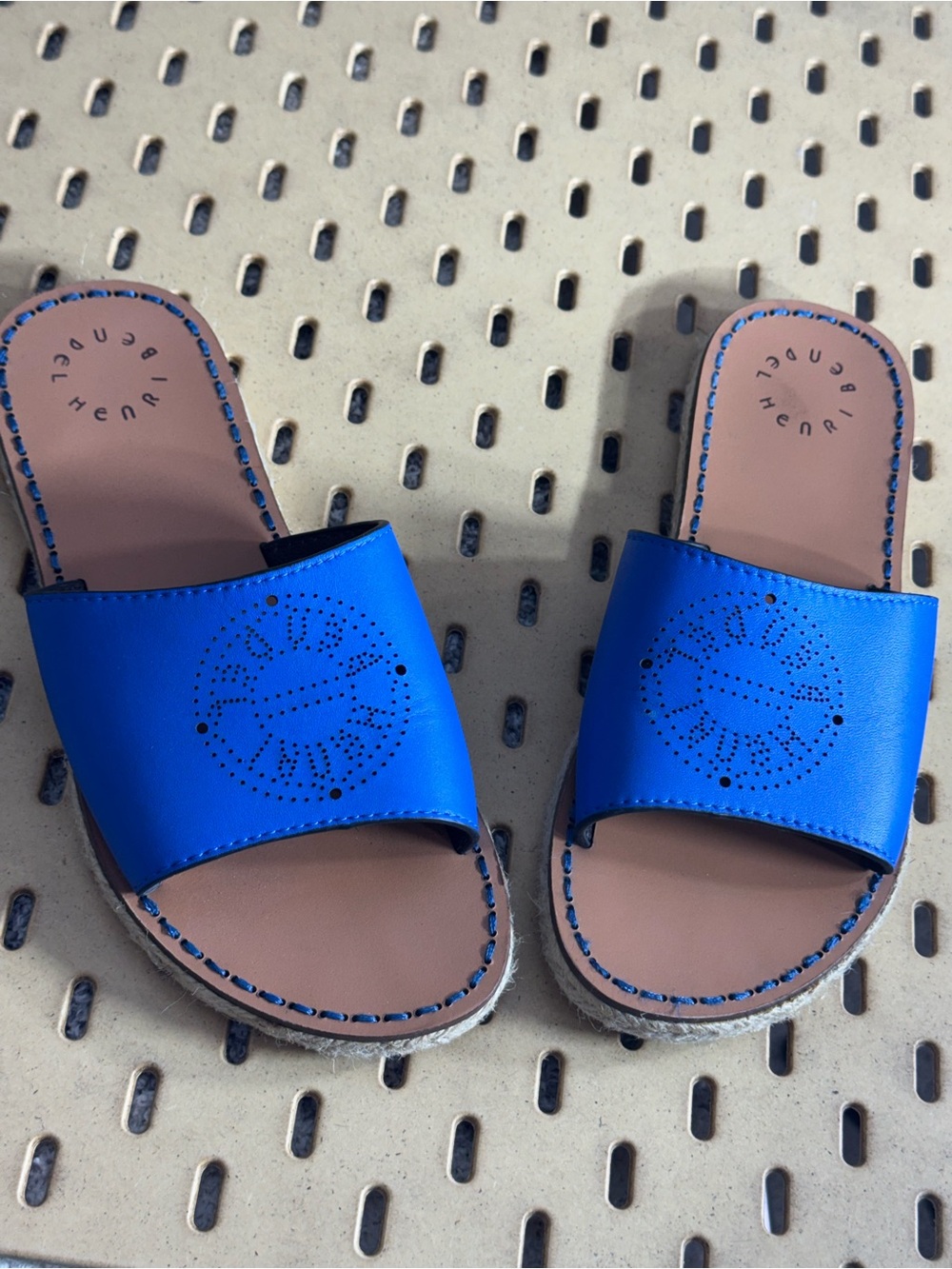Henri Bendel Sandals Womens Size 7 Leather Upper textile out sole Slides